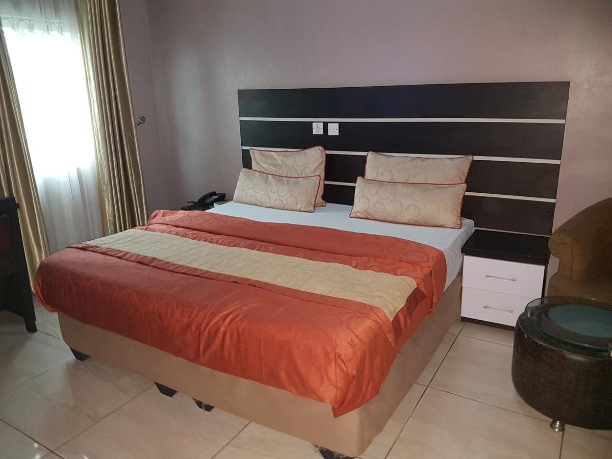 Royal Terrace Hotel & Towers Lagos Bagian luar foto
